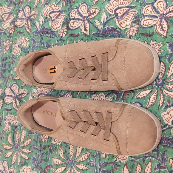 Vionic Shoes - Vionic slip on sneakers - size 11 - NWOT